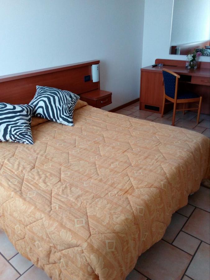 Hotel Lory Ficarolo Zewnętrze zdjęcie